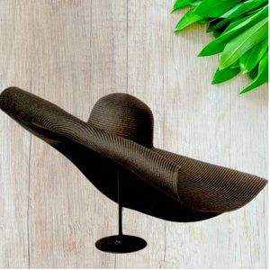 Black oversized hat